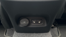 Volvo XC40 2.0 B4P Ultimate Dark 5dr Auto Petrol Estate